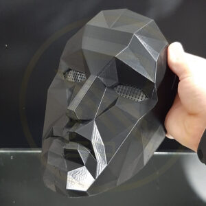 پرینت سه بعدی طرح و مدل ماسک و نقاب و صورتک یا پرسونا با کیفیت بالا و سطح براق توسط پرینتر های سه بعدی در رنگ های متنوع انجام شده است