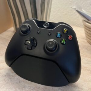 پایه نگهدارنده دسته بازی Xbox طرح مینیمال